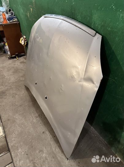 Капот на priora