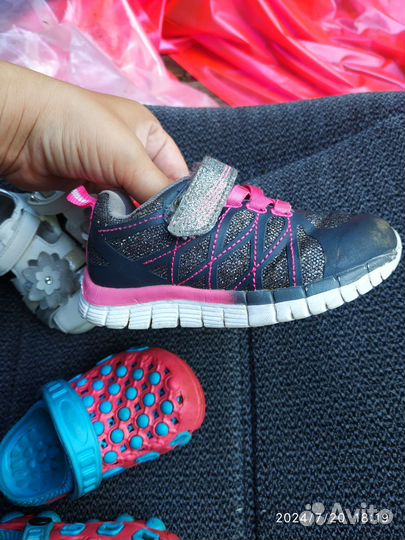 Сандали, кросовки для девочки 22 размер