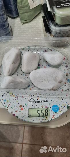 Камни галька цветные. Разные цвета