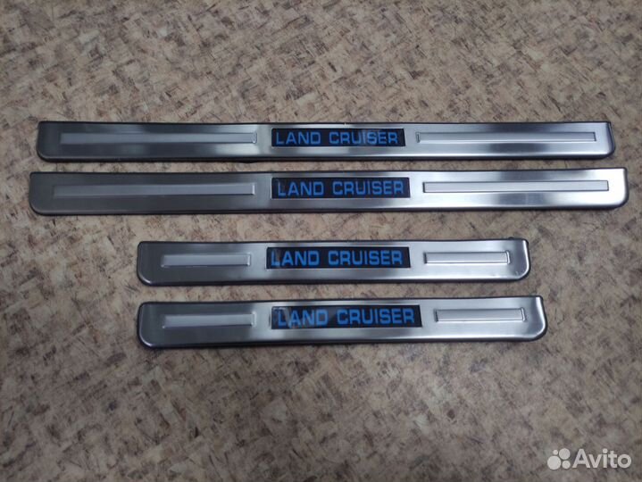 Накладки на пороги с подсветкой Toyota LC200