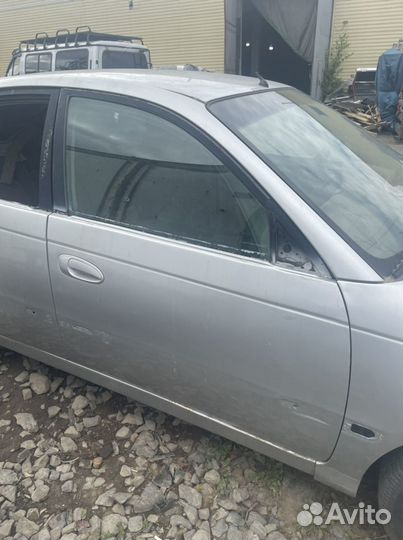 Toyota Avensis 1 Дверь передняя правая