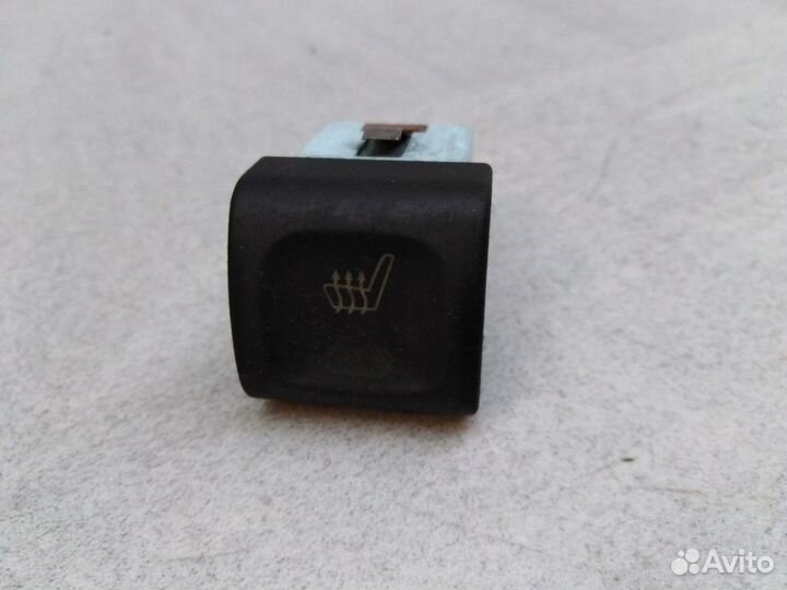 Кнопка обогрева сидений