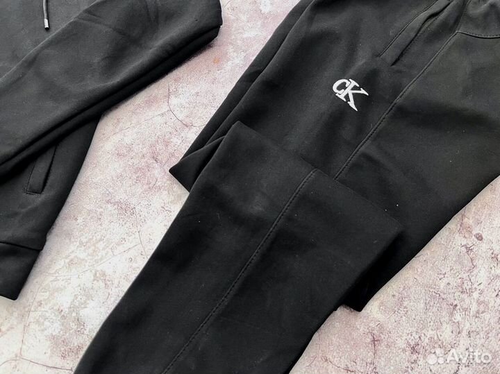 Спортивные костюмы Calvin Klein