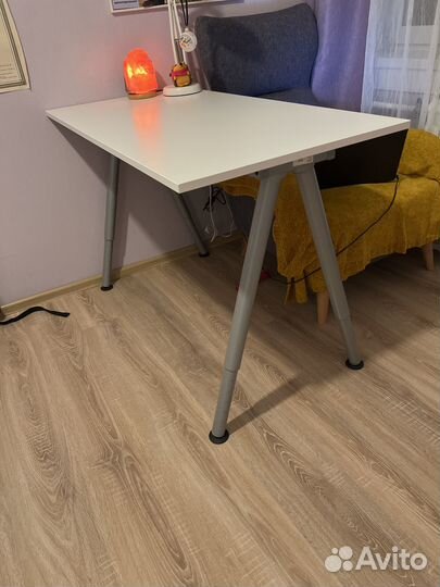 Стол IKEA Thyge белый