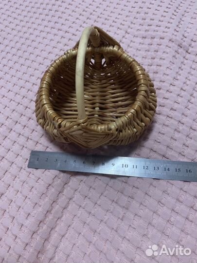 Корзинка плетенная с ручкой