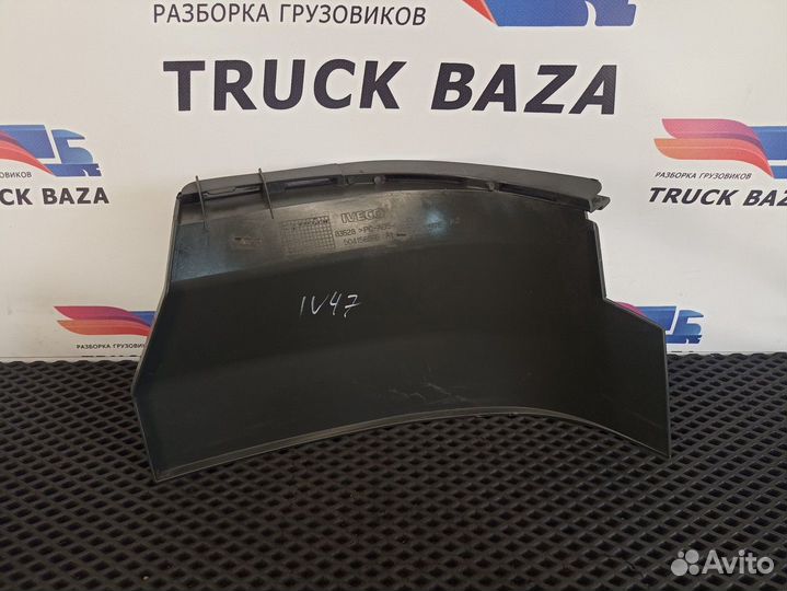 504156595 Накладка угла кабины правая