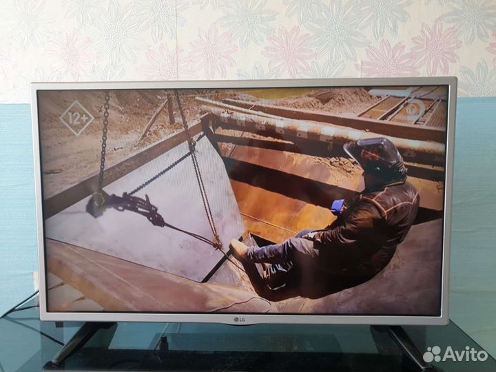 Телевизор LG 32LJ600U