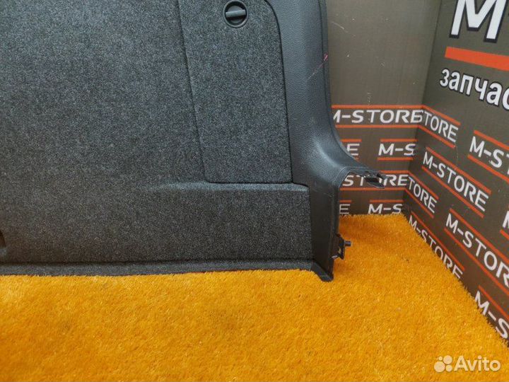 Обшивка багажника правая Volkswagen Tiguan 5N cawa