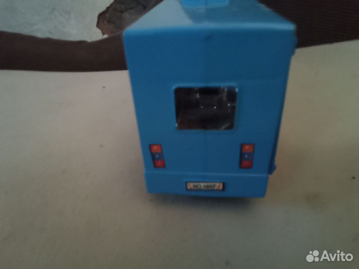 Игрушечный микроавтобус