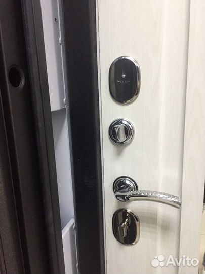 Входная дверь в квартиру с доставкой