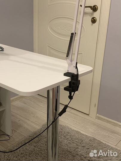 Маникюрный стол