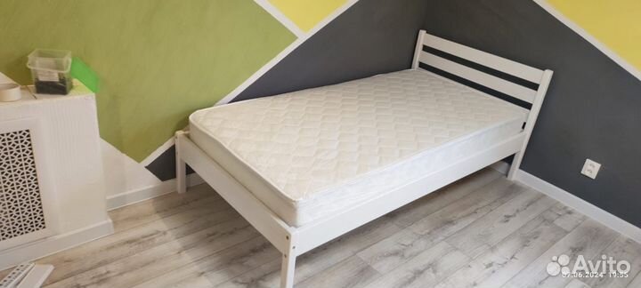 Односпальная Кровать из массива лиственницы