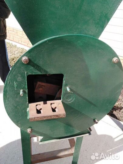 Универсальный многофункциональный кормоизмельчител