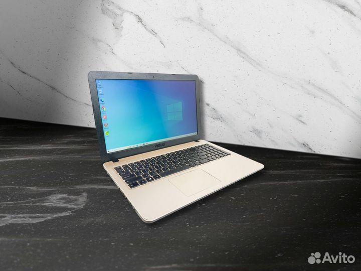 Ноутбук Asus i3/8Gb/SSD240Gb