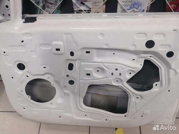 Передняя правая дверь рено Логан 2