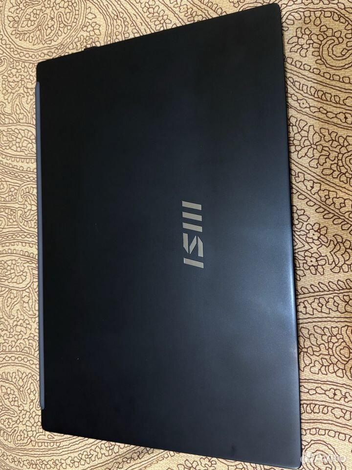 Ноутбук MSI Modern 15 B12M