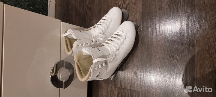 Коньки фигурные женские 39