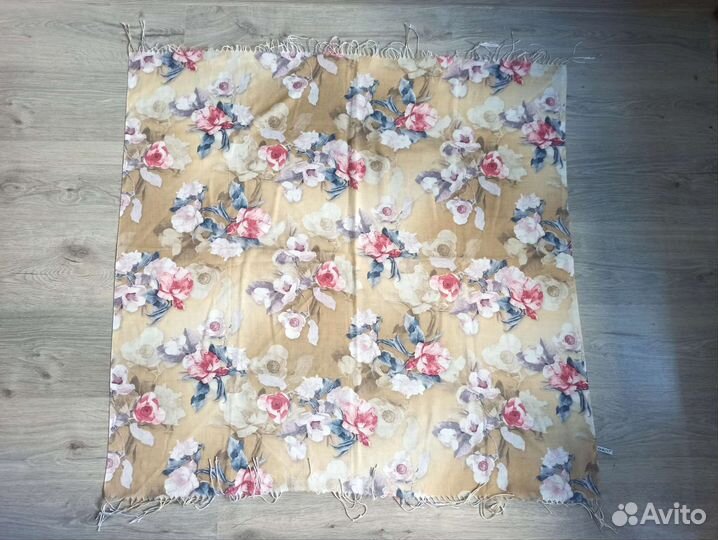 Женский шёлковый платок/шарф/палантин с цветами