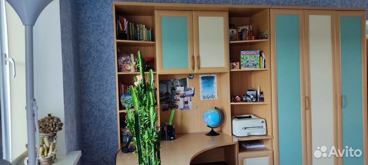 Уголок школьника стол со шкафчиками детская стенка