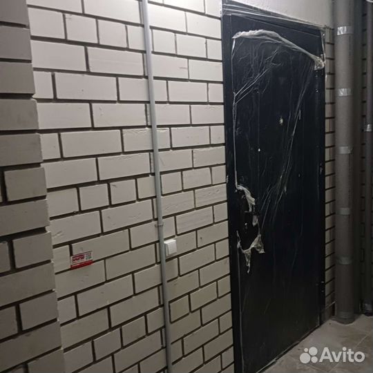 Металлическая дверь от строителей