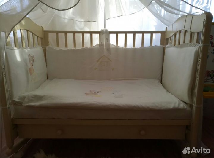 Детская кроватка