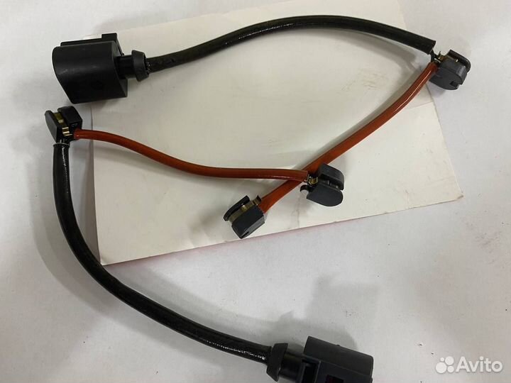 Датчик износа тормозных колодок VW Touareg зад A00