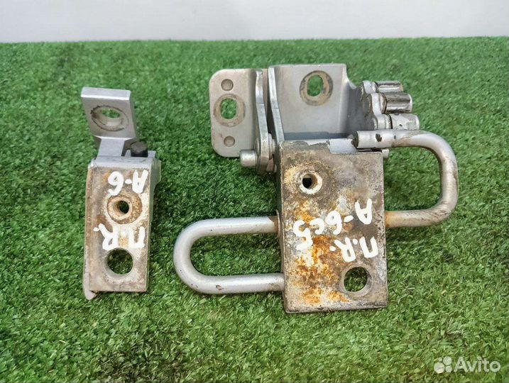 Петли передней правой двери Audi A6 C5