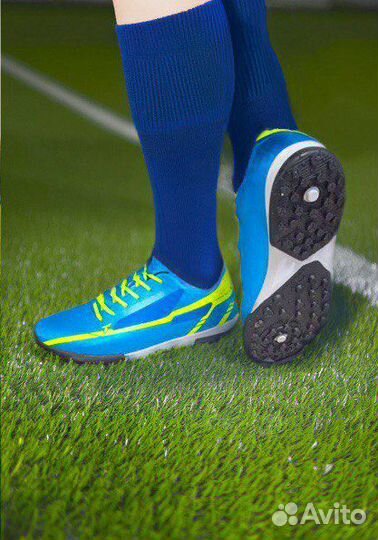 Футбольные бутсы сороконожки