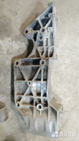 Кронштейн генератора Volkswagen Sharan 1.9TDI