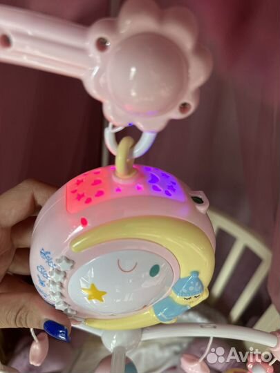 Мобиль на кроватку с проектором на батарейках