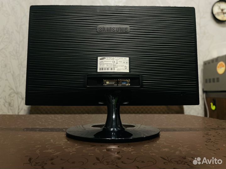 Монитор 22 дюйма Samsung S22B300B