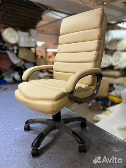 Офисное компьютерное кресло