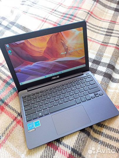 Ноутбук asus E203MA