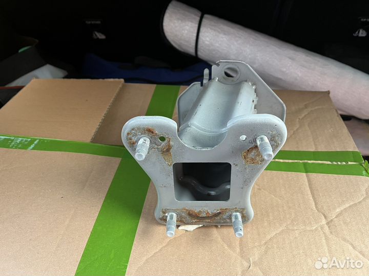 Кронштейн Renault 852115420R