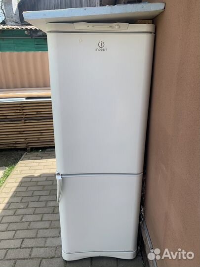 Холодильник indesit
