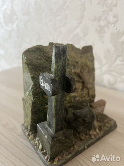 Статуэтка из камня