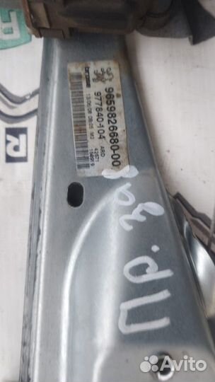 Стеклоподъёмник правый задний Peugeot 308