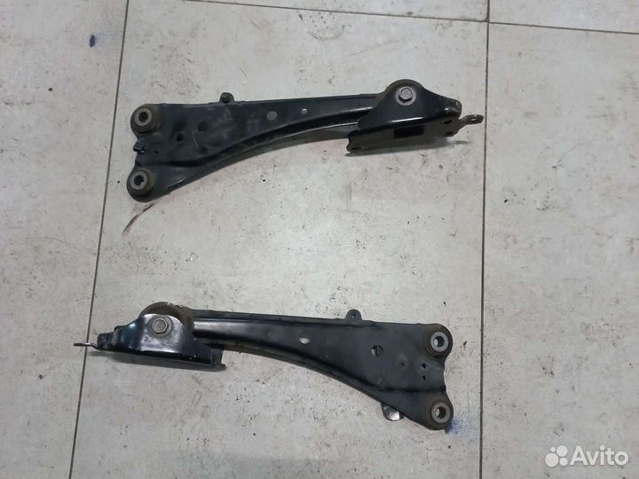 Рычаг продольный задний правый левый Lexus NX300H