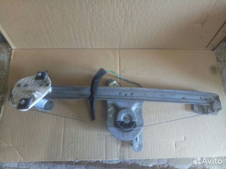 Стеклоподъемник передний левый Renault Logan 1