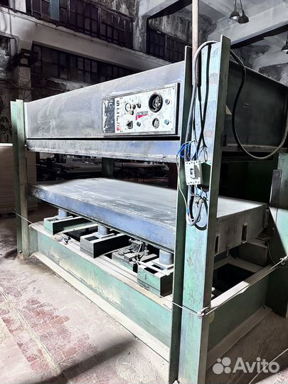 Пресс гидравлический горячий