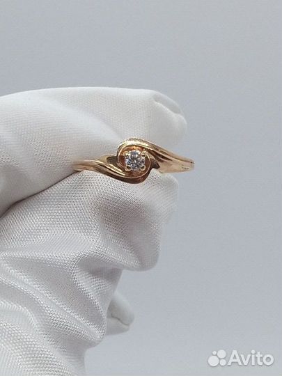 Кольцо с природным камнем Золото