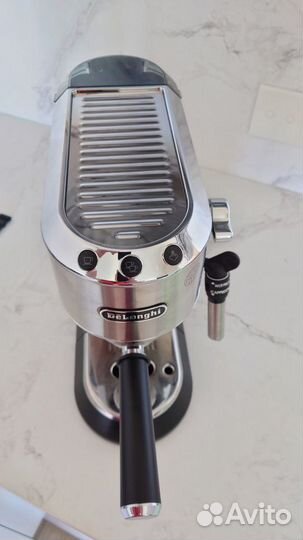 Кофеварка рожковая DeLonghi EC685.M