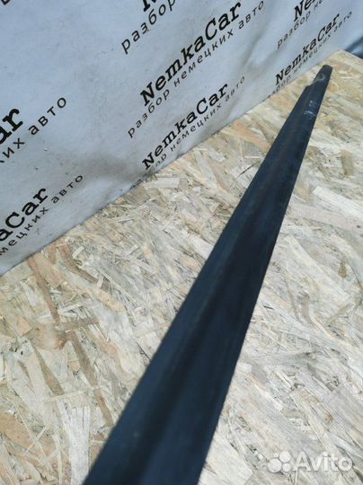 Молдинг стекла передний правый Volkswagen Tiguan