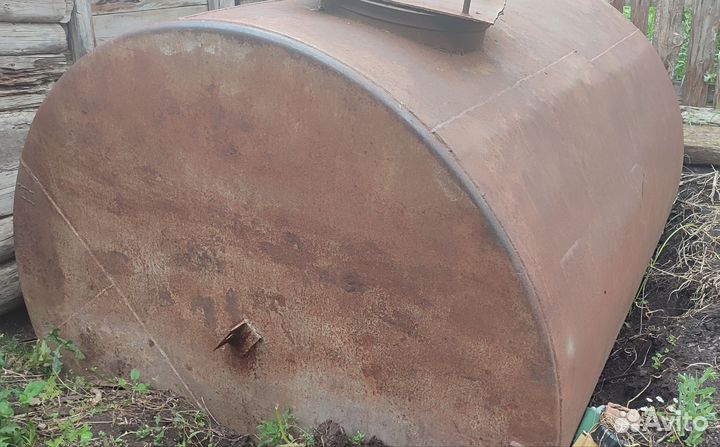 Металлическая цистерна (ёмкость)