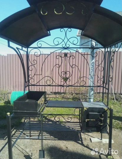 Кованый мангал с крышей