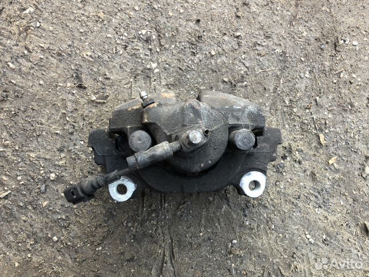 Суппорт передний левый Audi A3 8P