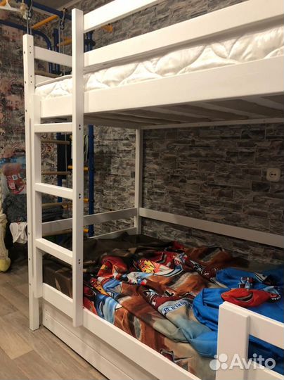 Двухъярусная кровать крепкая
