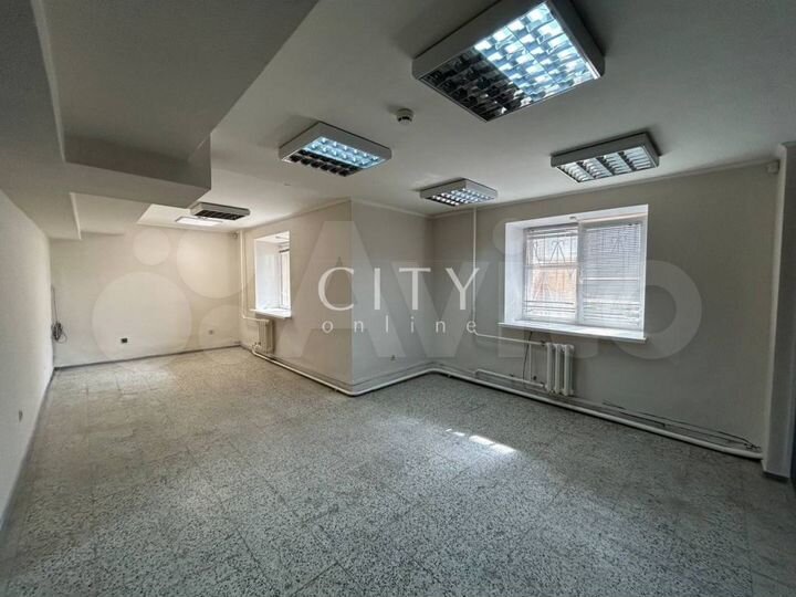 Цоколь в центре