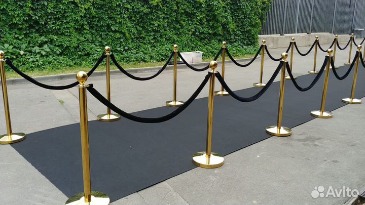 Аренда столбиков и ковровой дорожки