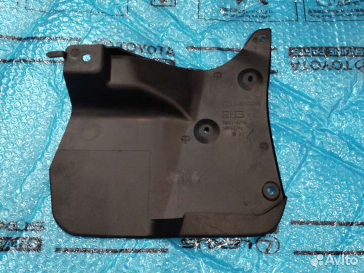 Брызговик Lx 570 передний правый 2015-2021